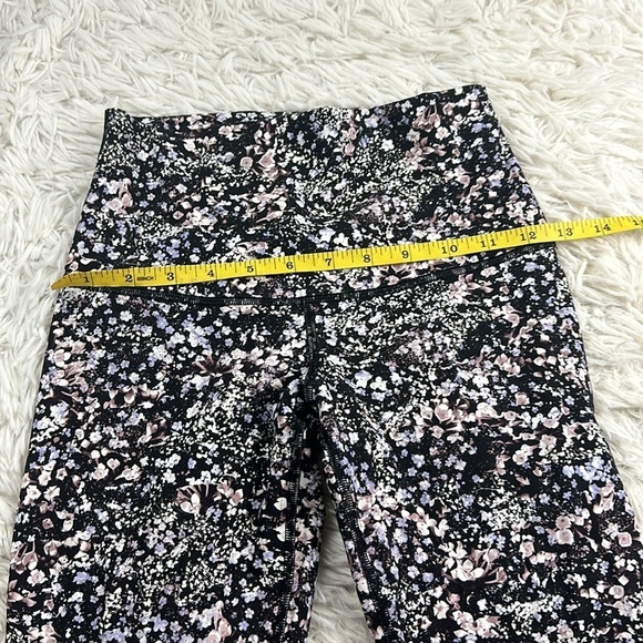 Lululemon Wunder Under Crop II *Roll Down Scallop Luxtreme 24" Floral Spritz - Picture 2 of 6